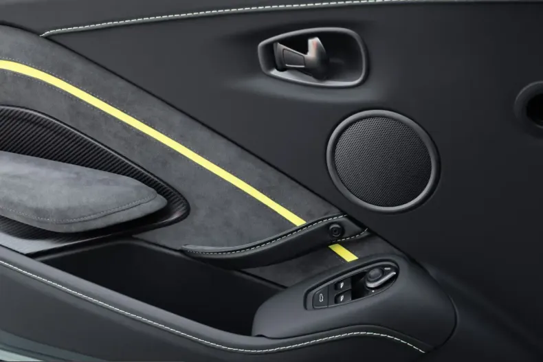 Aston Martin V8 Vantage din 2022 cu 6.100 km - oferta AST245339 - foto 40