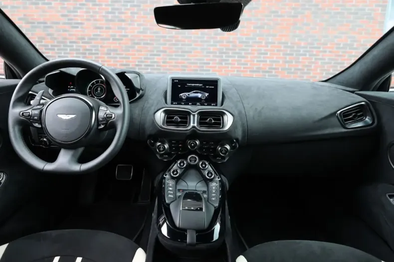 Aston Martin V8 Vantage din 2021 cu 51.617 km - oferta AST245341 - foto 3