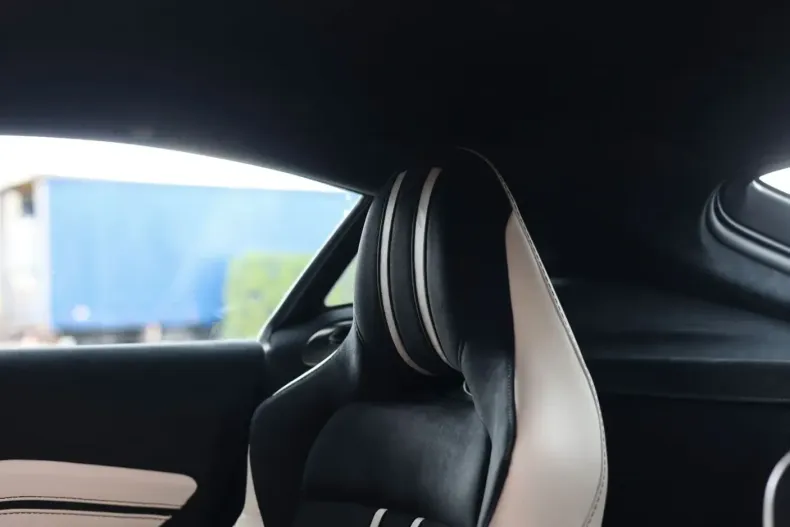 Aston Martin V8 Vantage din 2021 cu 51.617 km - oferta AST245341 - foto 4