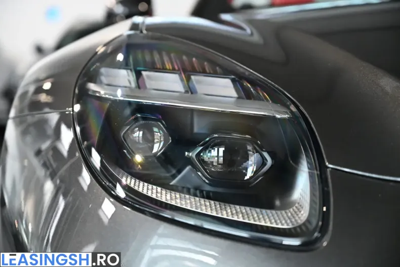 Aston Martin V8 Vantage din 2025 cu 17.700 km - oferta AST245342 - foto 6