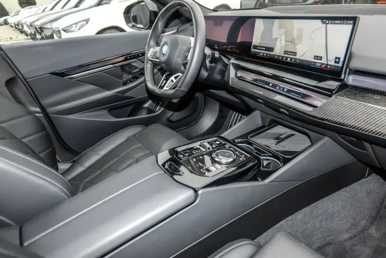 BMW 550 (Seria 5) din 2025 cu 22.400 km - oferta BMW245345 - foto 14