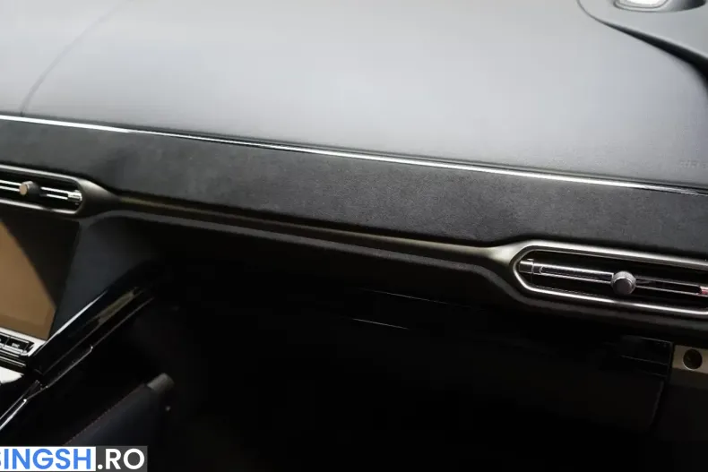 Aston Martin V8 Vantage din 2025 cu 6.400 km - oferta AST245374 - foto 21