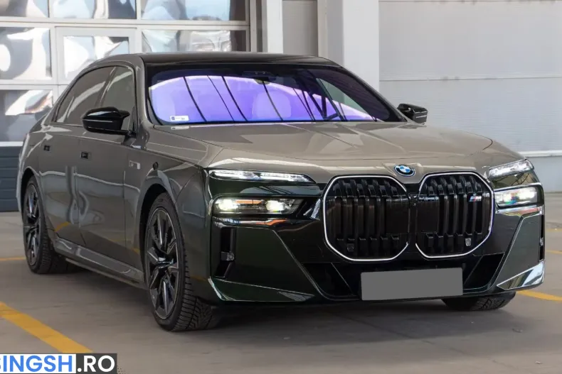 BMW M760 (Seria 7) din 2025 cu 9.900 km - oferta BMW245375 - foto 3