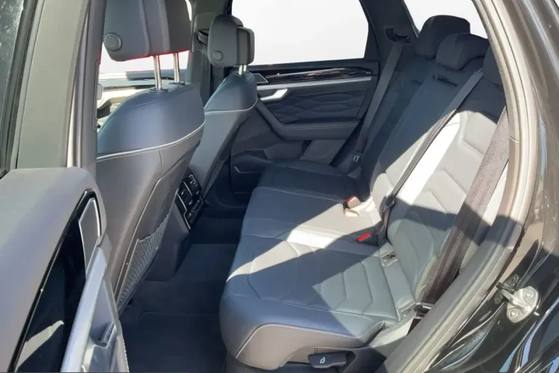 Volkswagen Touareg din 2024 cu 53.688 km - oferta VOL245379 - foto 11