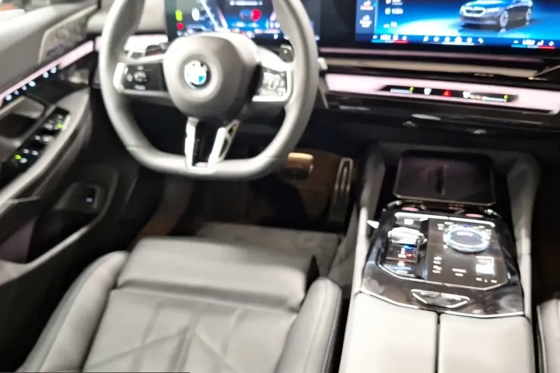 BMW 520 (Seria 5) din 2025 cu 10.664 km - oferta BMW245424 - foto 12
