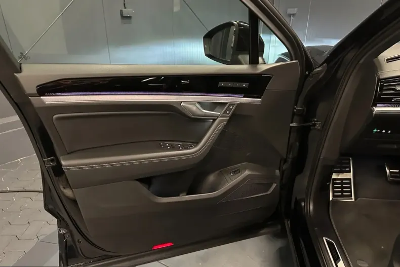 Volkswagen Touareg din 2022 cu 44.800 km - oferta VOL245432 - foto 13