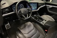 Volkswagen Touareg din 2022 cu 44.800 km - oferta VOL245432 - foto 16