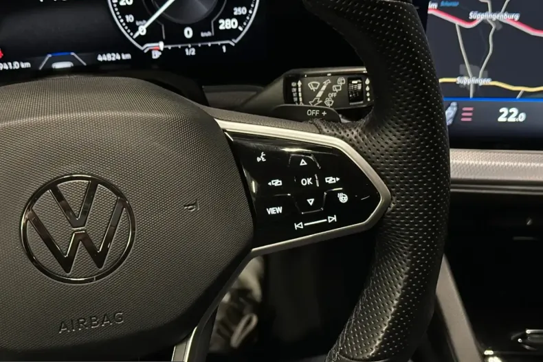 Volkswagen Touareg din 2022 cu 44.800 km - oferta VOL245432 - foto 19