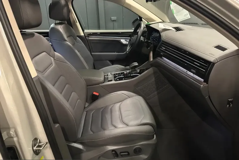 Volkswagen Touareg din 2024 cu 47.000 km - oferta VOL245433 - foto 10