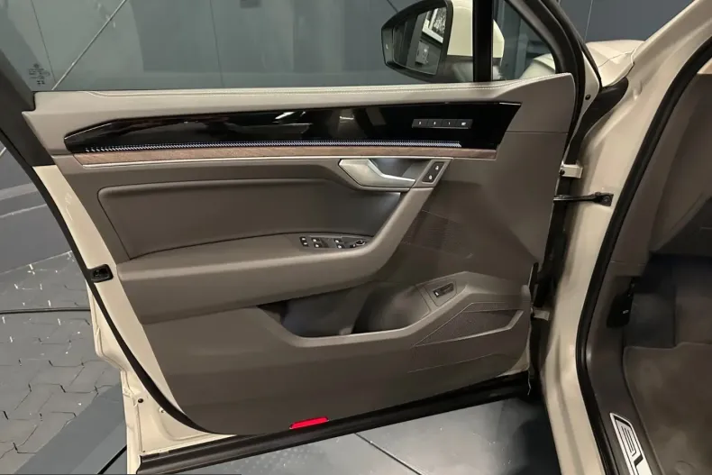 Volkswagen Touareg din 2024 cu 47.000 km - oferta VOL245433 - foto 13