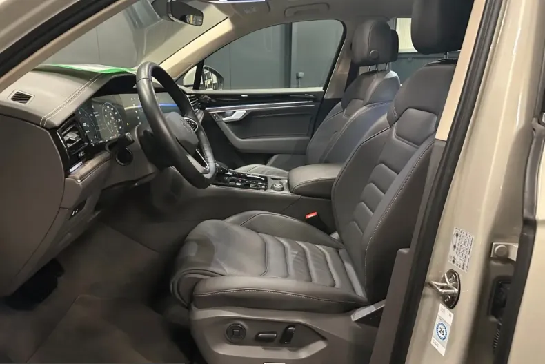 Volkswagen Touareg din 2024 cu 47.000 km - oferta VOL245433 - foto 15