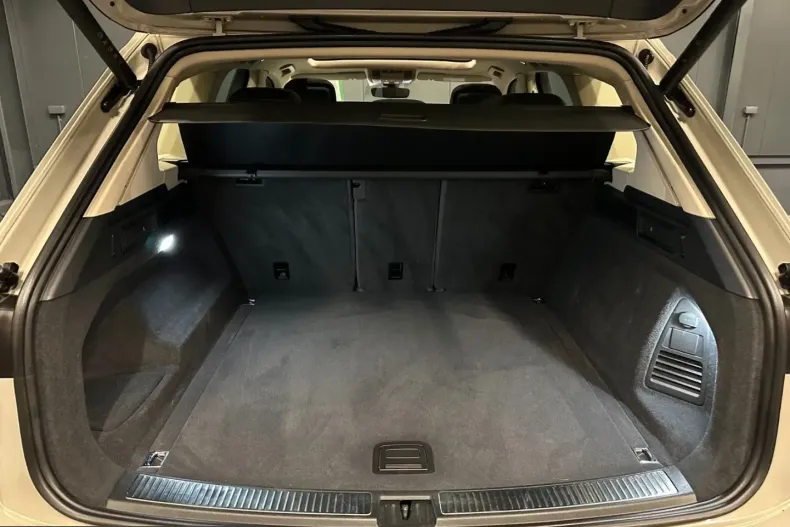 Volkswagen Touareg din 2024 cu 47.000 km - oferta VOL245433 - foto 27