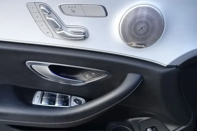 Mercedes-Benz E 220 (Clasa E) din 2022 cu 81.598 km - oferta MER245445 - foto 5