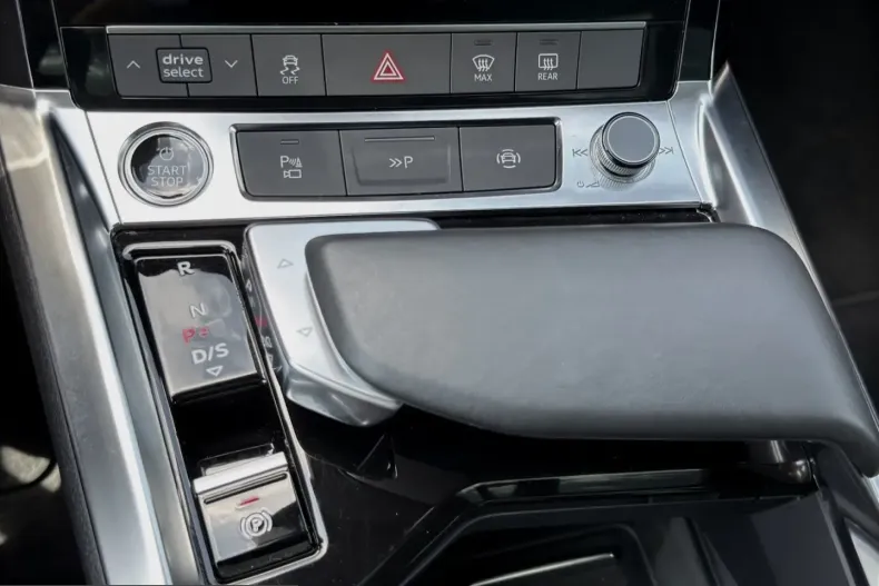 Audi Q8 din 2024 cu 42.880 km - oferta AUD245452 - foto 11