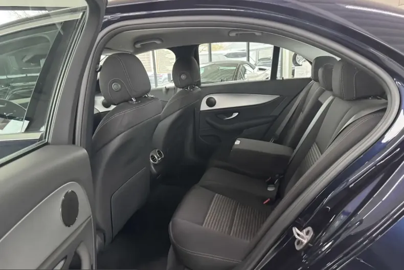 Mercedes-Benz E 220 (Clasa E) din 2022 cu 99.800 km - oferta MER245455 - foto 12