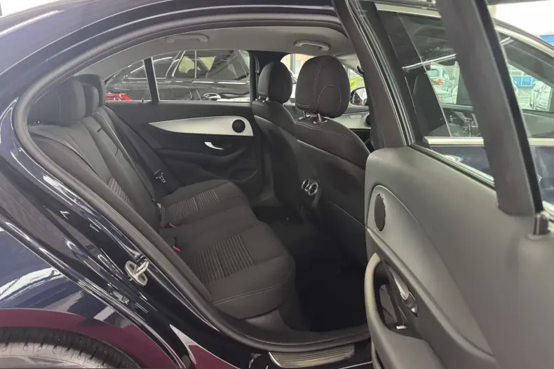Mercedes-Benz E 220 (Clasa E) din 2022 cu 99.800 km - oferta MER245455 - foto 13