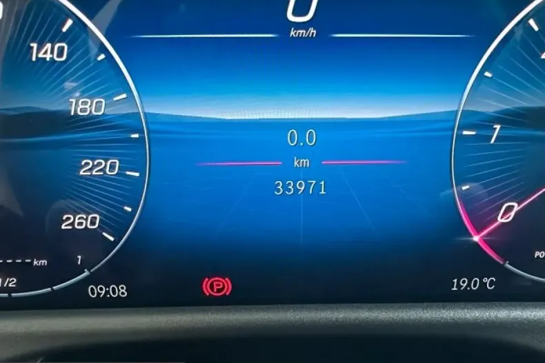 Mercedes-Benz E 220 (Clasa E) din 2024 cu 33.921 km - oferta MER245459 - foto 11