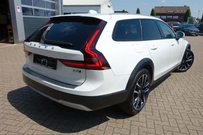 Volvo V90 Cross Country din 2023 cu 45.050 km - oferta VOL245461 - foto 2