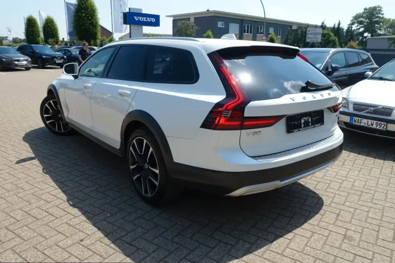 Volvo V90 Cross Country din 2023 cu 45.050 km - oferta VOL245461 - foto 4