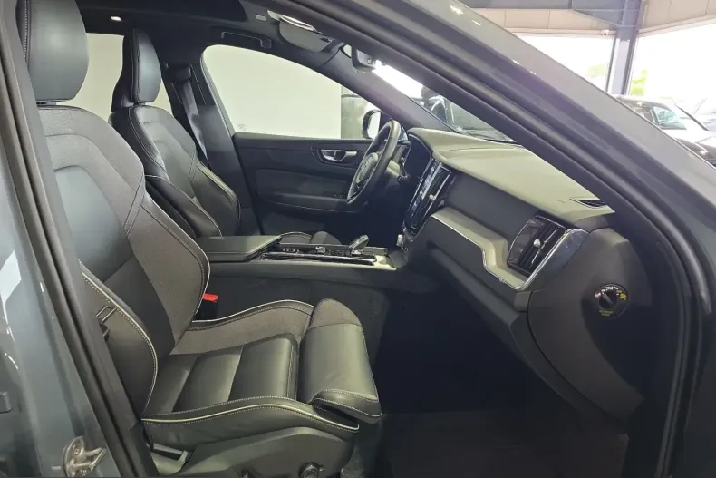 Volvo XC60 din 2023 cu 31.580 km - oferta VOL245464 - foto 11