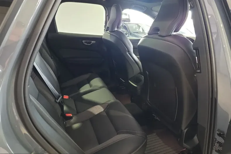 Volvo XC60 din 2023 cu 31.580 km - oferta VOL245464 - foto 13