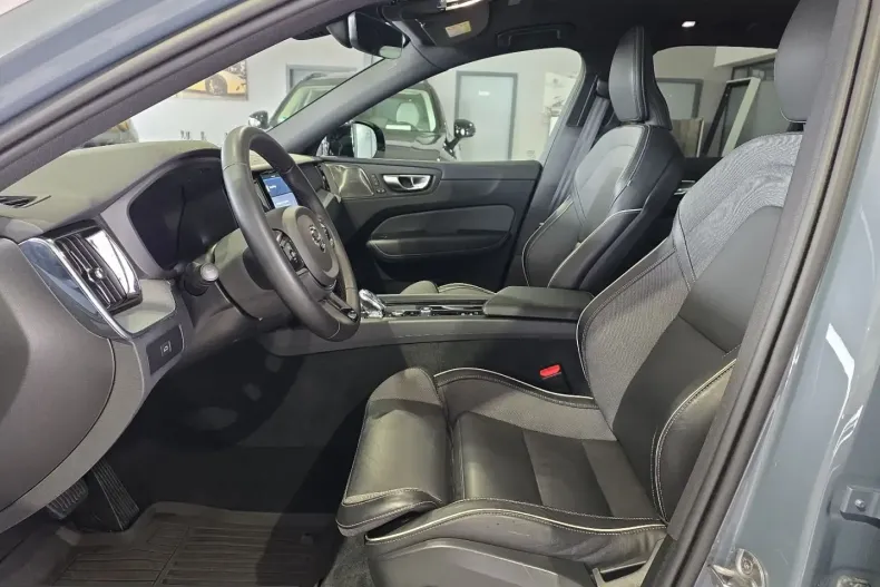 Volvo XC60 din 2023 cu 31.580 km - oferta VOL245464 - foto 21