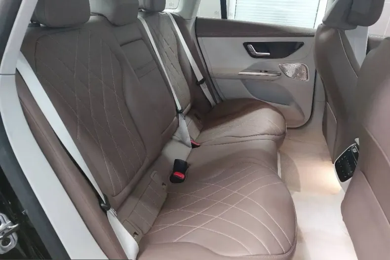 Mercedes-Benz EQE (Clasa E) din 2022 cu 146.181 km - oferta MER245468 - foto 17