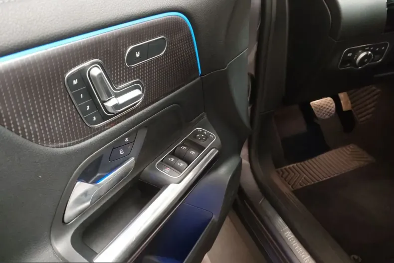 Mercedes-Benz GLA 220 (Clasa GLA) din 2021 cu 61.662 km - oferta MER245486 - foto 14