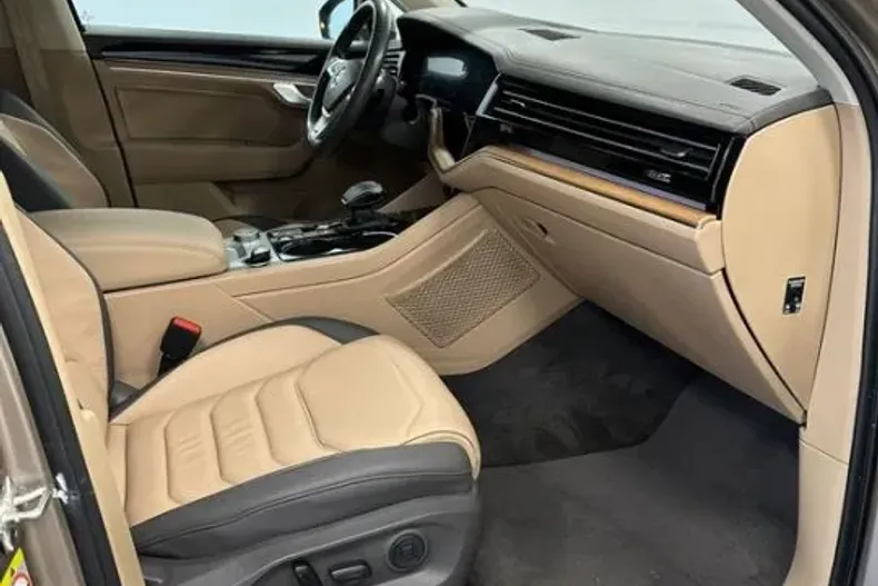 Volkswagen Touareg din 2020 cu 84.000 km - oferta VOL245518 - foto 21