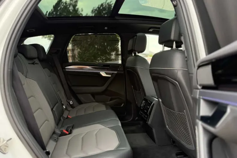 Volkswagen Touareg din 2024 cu 63.000 km - oferta VOL245525 - foto 20