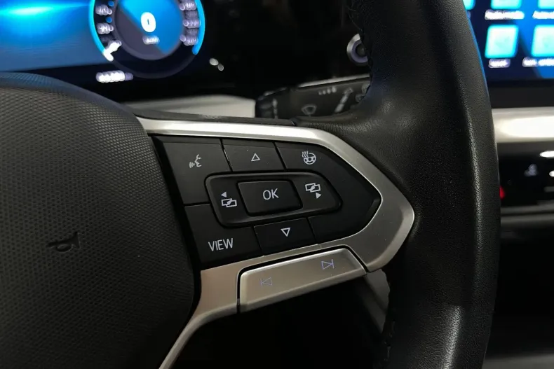 Volkswagen Golf din 2023 cu 47.031 km - oferta VOL245540 - foto 2