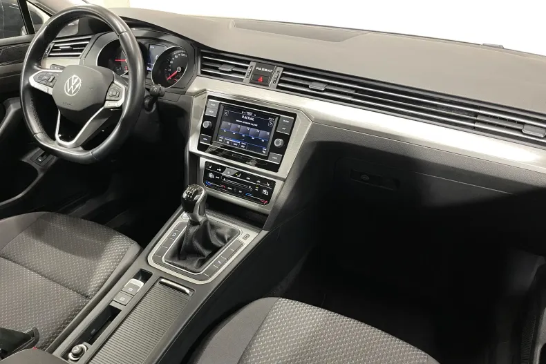 Volkswagen Passat din 2021 cu 84.906 km - oferta VOL245551 - foto 8