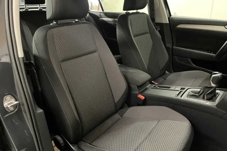 Volkswagen Passat din 2021 cu 84.906 km - oferta VOL245551 - foto 9
