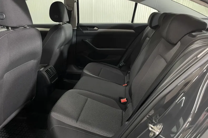 Volkswagen Passat din 2021 cu 84.906 km - oferta VOL245551 - foto 11