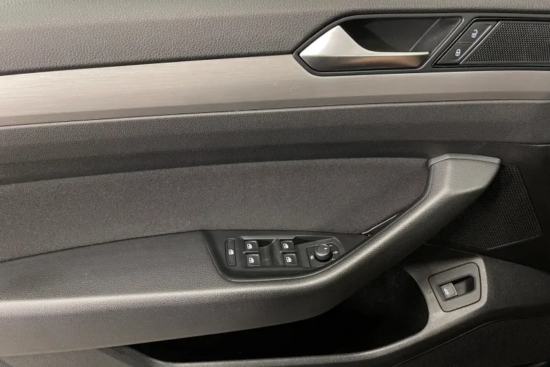 Volkswagen Passat din 2021 cu 84.906 km - oferta VOL245551 - foto 21