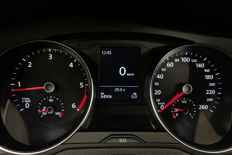 Volkswagen Passat din 2021 cu 84.906 km - oferta VOL245551 - foto 24