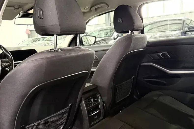 BMW 320 (Seria 3) din 2020 cu 70.000 km - oferta BMW245594 - foto 9