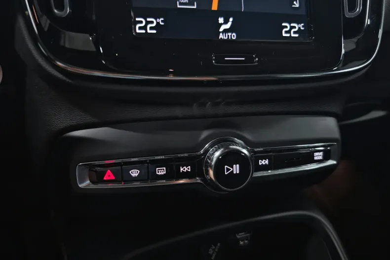 Volvo XC40 din 2021 cu 130.941 km - oferta VOL245609 - foto 20