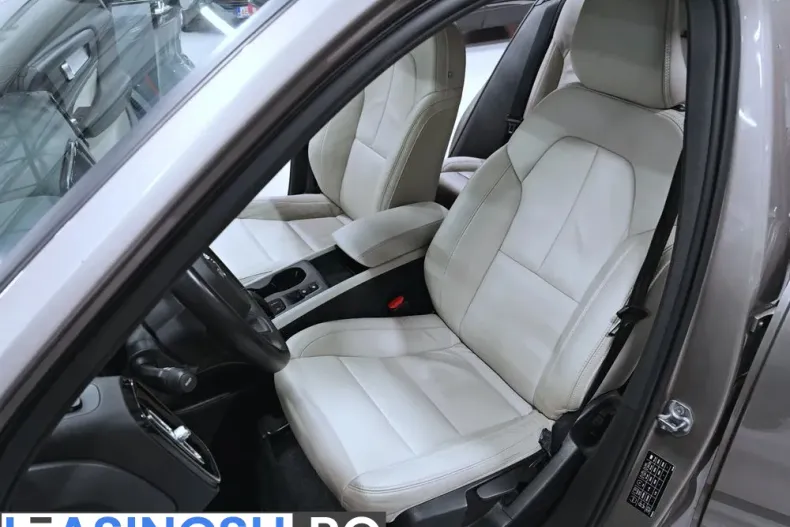Volvo XC40 din 2021 cu 129.590 km - oferta VOL245613 - foto 8