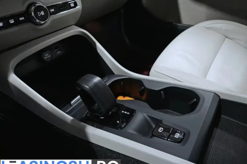 Volvo XC40 din 2021 cu 129.590 km - oferta VOL245613 - foto 18
