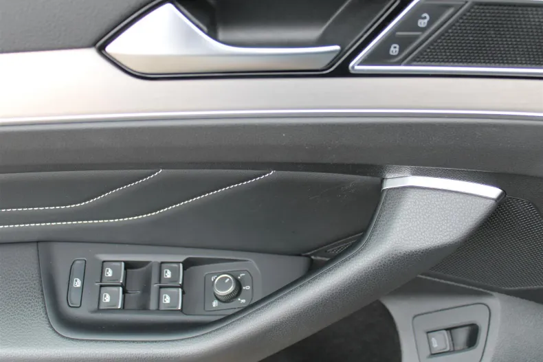 Volkswagen Passat din 2023 cu 127.764 km - oferta VOL245618 - foto 9