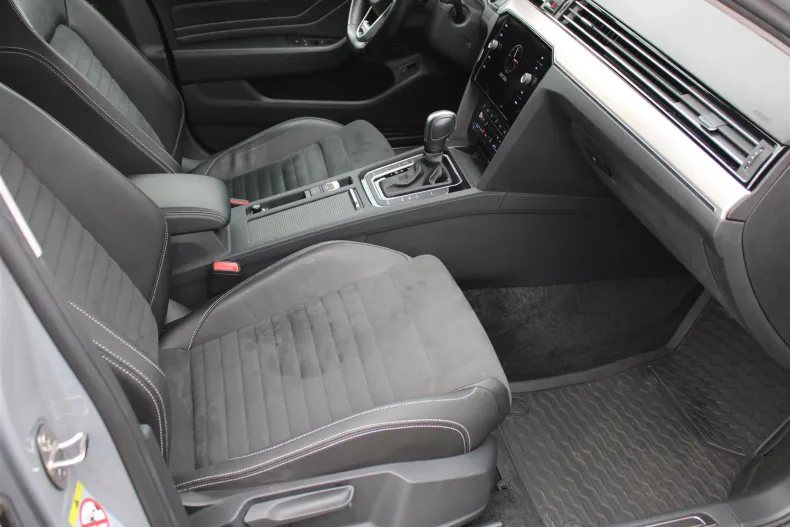 Volkswagen Passat din 2023 cu 127.764 km - oferta VOL245618 - foto 14
