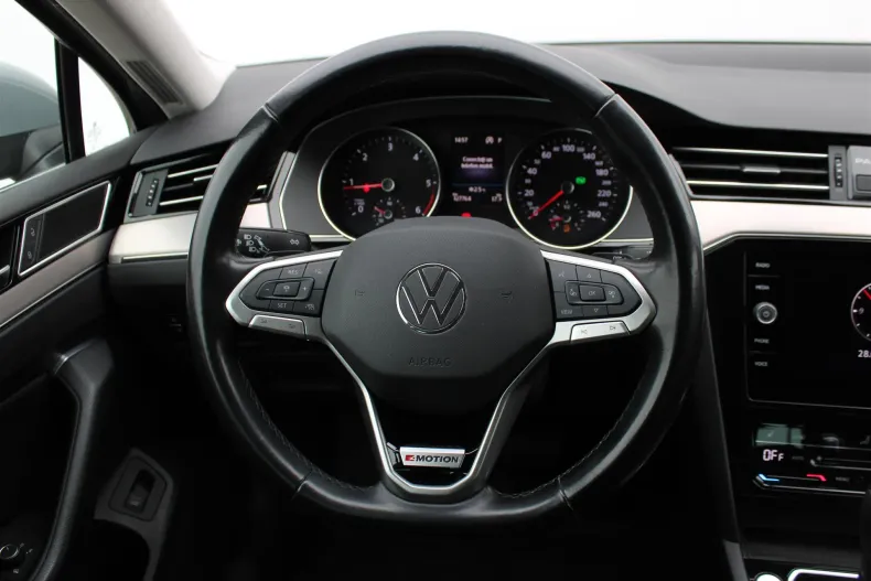 Volkswagen Passat din 2023 cu 127.764 km - oferta VOL245618 - foto 16