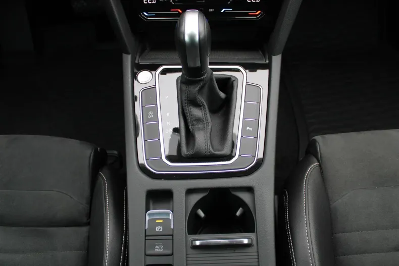 Volkswagen Passat din 2023 cu 127.764 km - oferta VOL245618 - foto 20