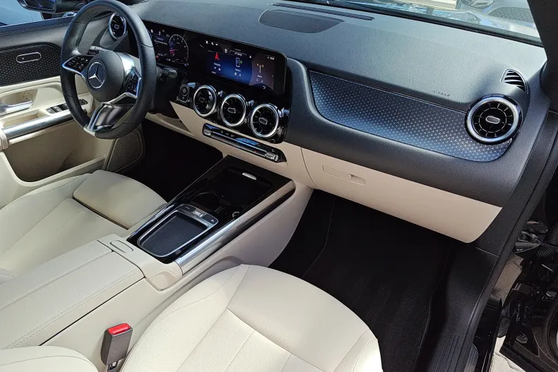 Mercedes-Benz GLA 200 (Clasa GLA) din 2025 cu 6.200 km - oferta MER245620 - foto 7