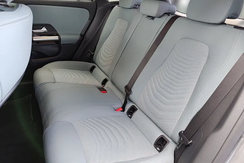 Mercedes-Benz GLA 220 (Clasa GLA) din 2025 cu 33.320 km - oferta MER245621 - foto 8