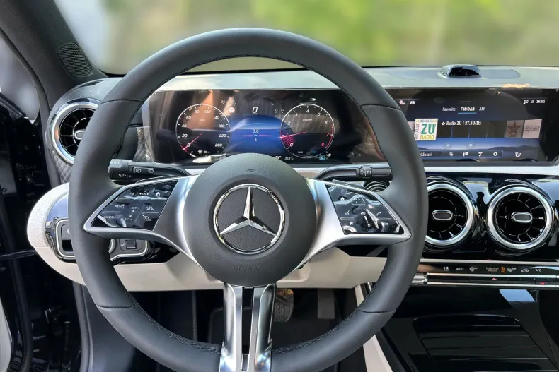 Mercedes-Benz A 180 (Clasa A) din 2026 cu 8 km - oferta MER245637 - foto 10