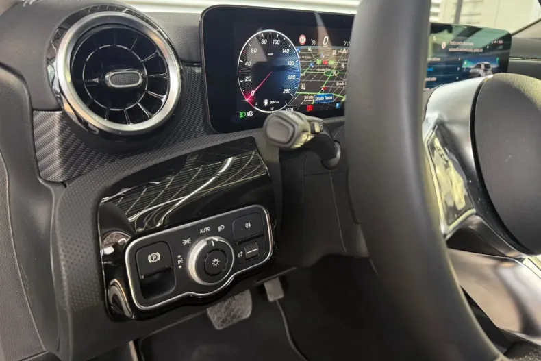 Mercedes-Benz A 180 (Clasa A) din 2025 cu 3.198 km - oferta MER245647 - foto 24