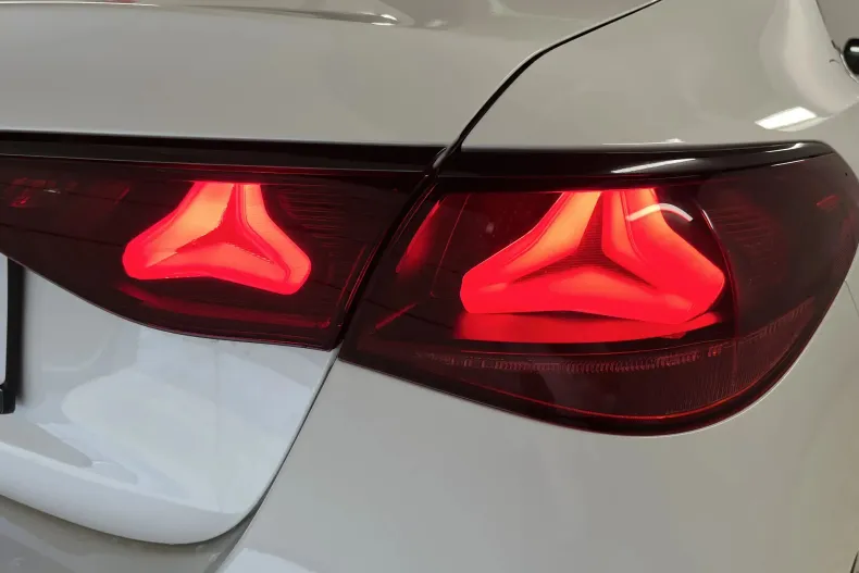 Mercedes-Benz E 220 (Clasa E) din 2024 cu 57.927 km - oferta MER245651 - foto 32