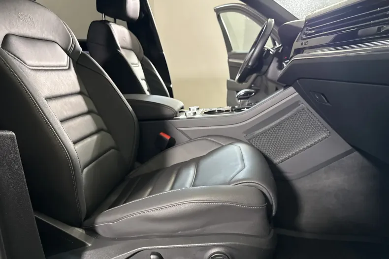 Volkswagen Touareg din 2023 cu 95.214 km - oferta VOL245654 - foto 11